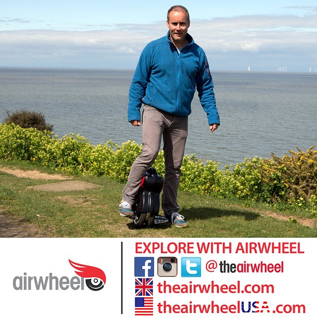 As a twin-wheeled scooter, the design of Airwheel Q1 is a combination of function and beauty.