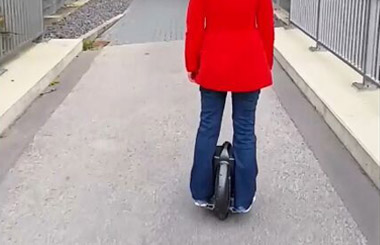 the scooter with one wheel,airwheel,Airwheel x8