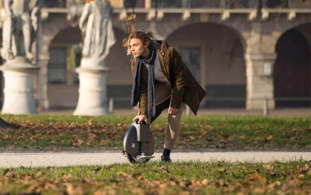 Airwheel electric scooter is a new and good exercise tool for modern people.