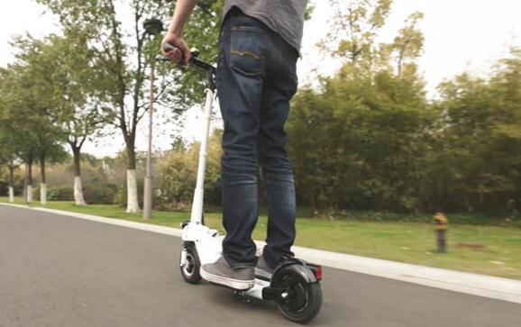 Los dos hacen Airwheel Z5 el modelo más conveniente en comparación con otros modelos.